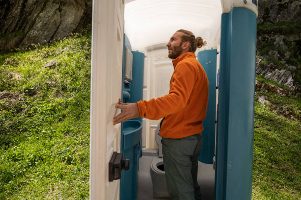 Porta potty delivery and setup in La Verne, CA